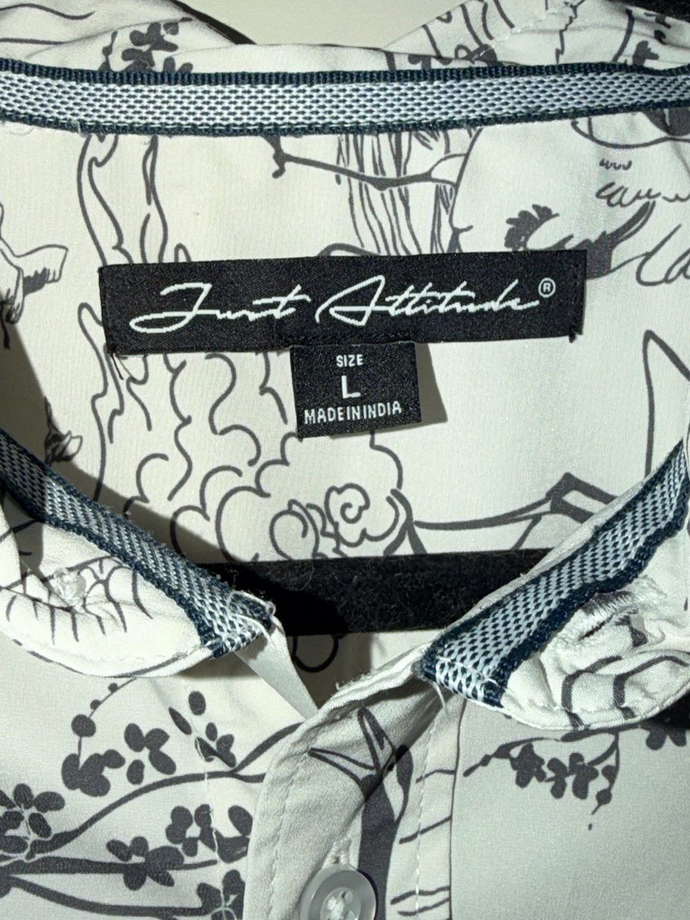 Short-Sleeve Button-Up Shirt - Picture 3 of 3